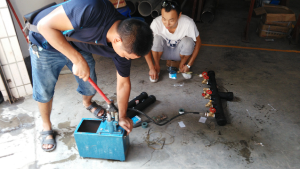 建恒公司對材料試壓，保證工程質(zhì)量