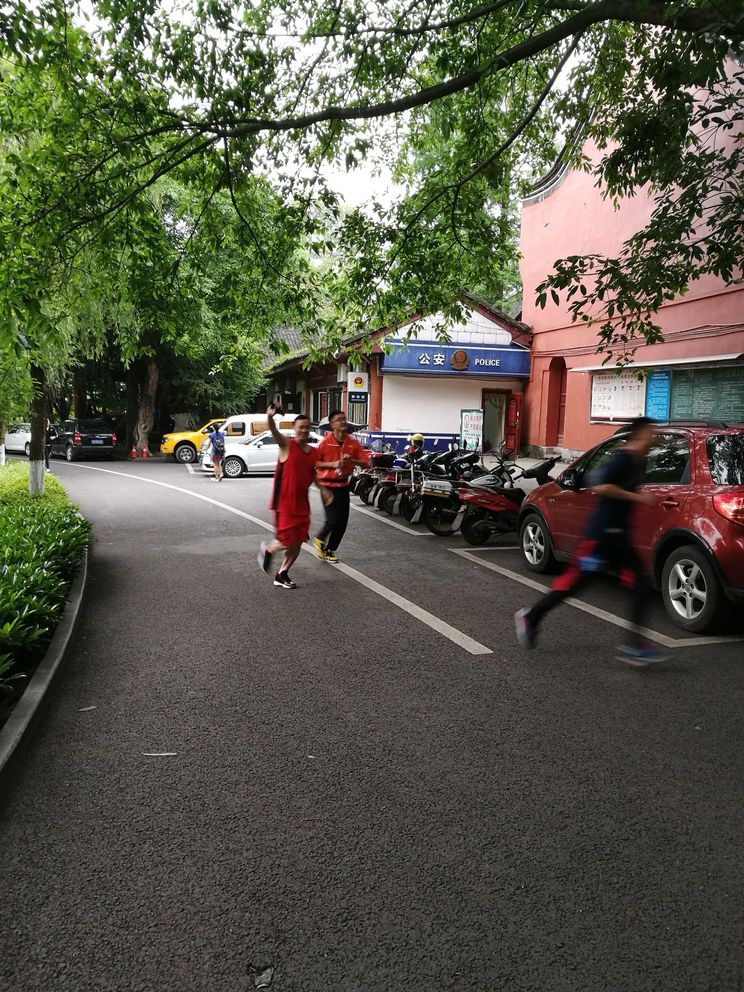 集團(tuán)公司舉辦“快樂工作、健康生活”職工登山比賽