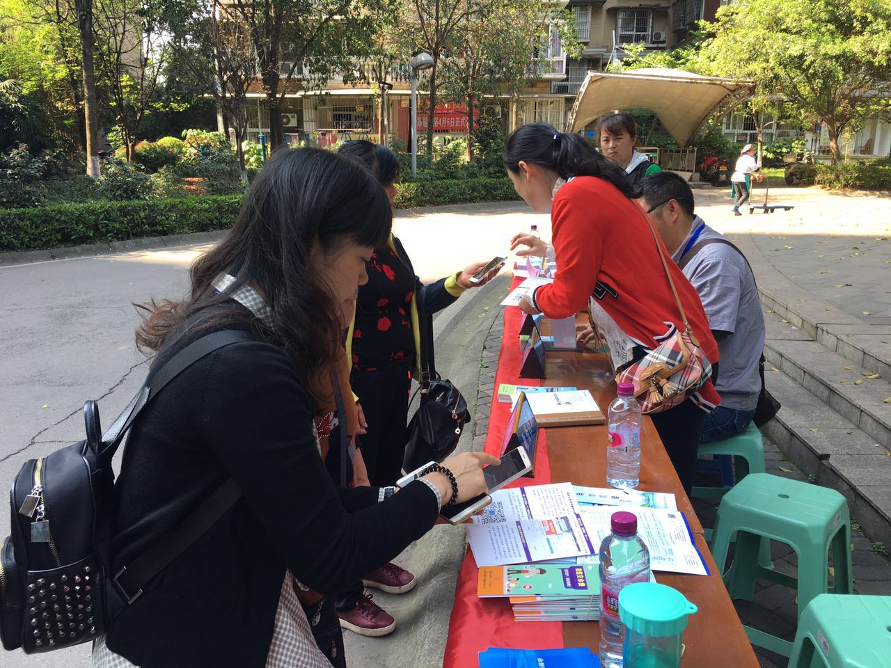 營(yíng)銷部:宣傳多渠道交費(fèi) 用戶暢享便捷生活