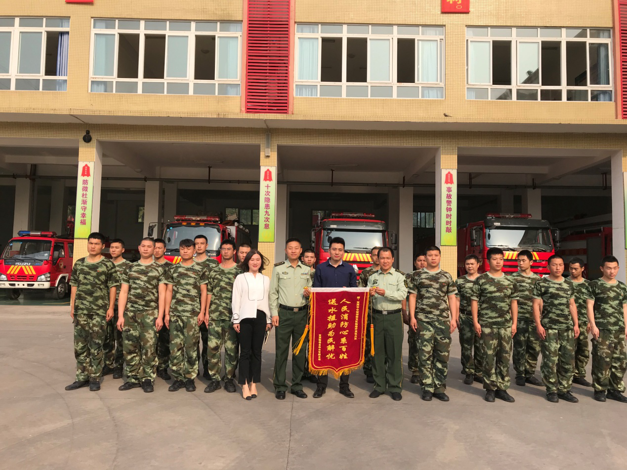 人民消防心系百姓 送水援助為民解憂(yōu)