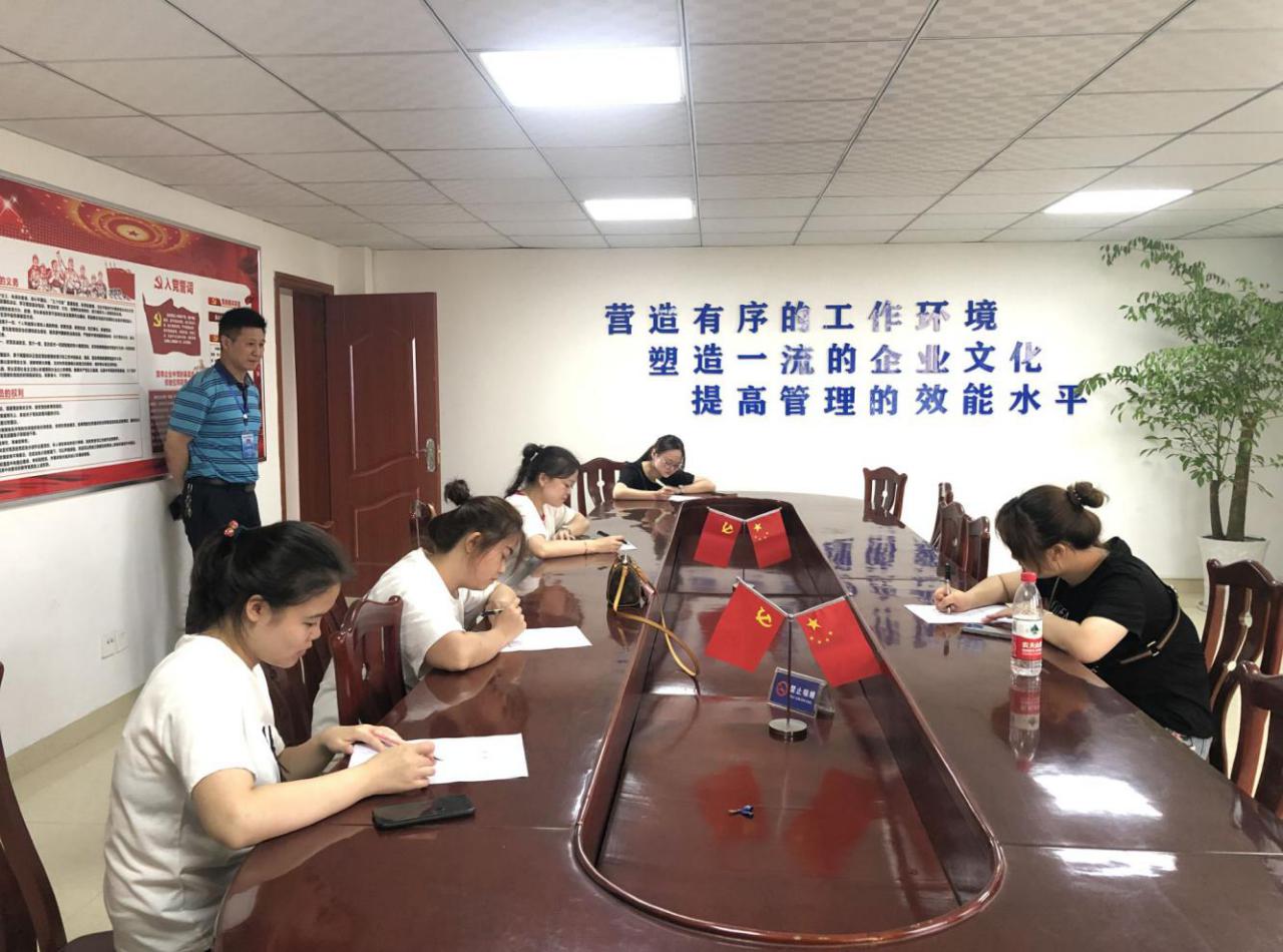 你我手牽手，爭做文明星