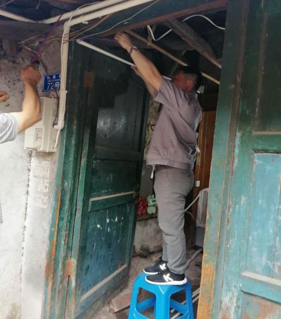 集團公司營銷部訪貧問苦  為孤寡老人排憂解難