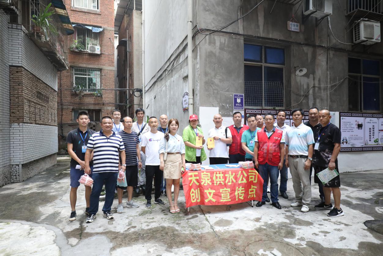 黨員進(jìn)社區(qū) 創(chuàng)建文明城